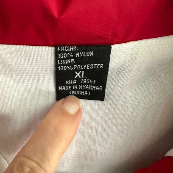Red Windbreaker Size X-Large - Picture 10 of 12